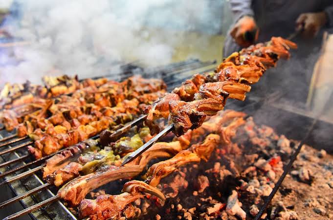 Exploring Lahore’s Famous Ilyas Dumba Karahi Truck Adda